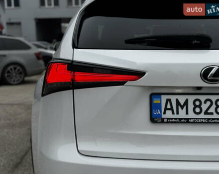Белый Лексус НХ, объемом двигателя 2 л и пробегом 63 тыс. км за 28250 $, фото 10 на Automoto.ua