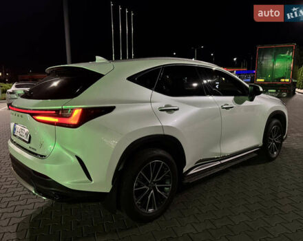 Белый Лексус НХ, объемом двигателя 2.49 л и пробегом 67 тыс. км за 51999 $, фото 3 на Automoto.ua