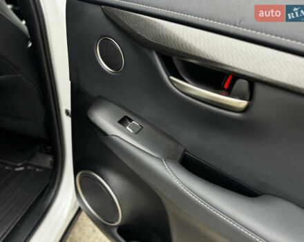 Белый Лексус НХ, объемом двигателя 2 л и пробегом 63 тыс. км за 28250 $, фото 50 на Automoto.ua