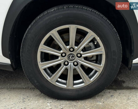 Белый Лексус НХ, объемом двигателя 2 л и пробегом 63 тыс. км за 28250 $, фото 12 на Automoto.ua