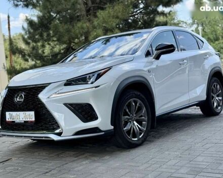 Белый Лексус НХ, объемом двигателя 2 л и пробегом 30 тыс. км за 26300 $, фото 1 на Automoto.ua