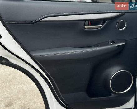 Белый Лексус НХ, объемом двигателя 2 л и пробегом 63 тыс. км за 28250 $, фото 38 на Automoto.ua