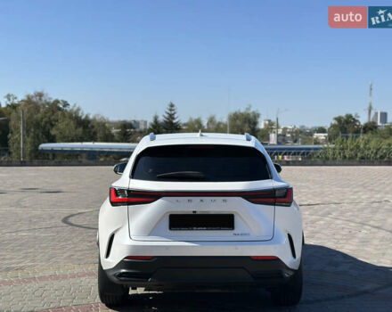 Белый Лексус НХ, объемом двигателя 2.49 л и пробегом 34 тыс. км за 47000 $, фото 5 на Automoto.ua