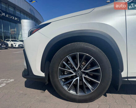 Білий Лексус НХ, об'ємом двигуна 2.49 л та пробігом 23 тис. км за 49500 $, фото 1 на Automoto.ua