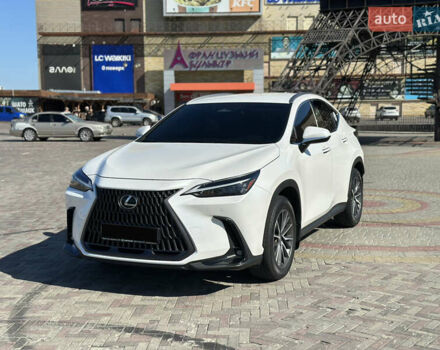 Белый Лексус НХ, объемом двигателя 2.49 л и пробегом 34 тыс. км за 47000 $, фото 1 на Automoto.ua