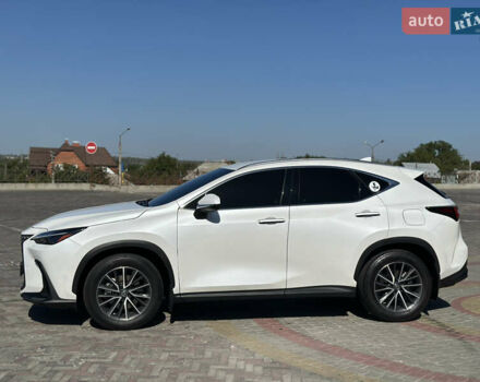 Белый Лексус НХ, объемом двигателя 2.49 л и пробегом 34 тыс. км за 47000 $, фото 3 на Automoto.ua