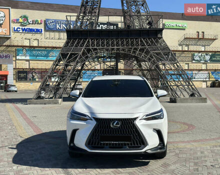 Белый Лексус НХ, объемом двигателя 2.49 л и пробегом 34 тыс. км за 47000 $, фото 2 на Automoto.ua