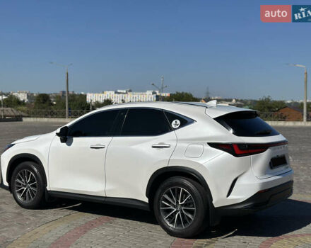 Белый Лексус НХ, объемом двигателя 2.49 л и пробегом 34 тыс. км за 47000 $, фото 4 на Automoto.ua