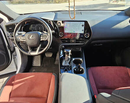 Белый Лексус НХ, объемом двигателя 1.99 л и пробегом 52 тыс. км за 42000 $, фото 4 на Automoto.ua