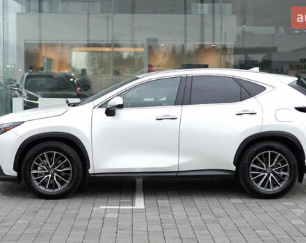 Белый Лексус НХ, объемом двигателя 2.49 л и пробегом 60 тыс. км за 57931 $, фото 2 на Automoto.ua