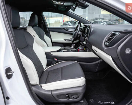 Белый Лексус НХ, объемом двигателя 2.49 л и пробегом 60 тыс. км за 57931 $, фото 5 на Automoto.ua