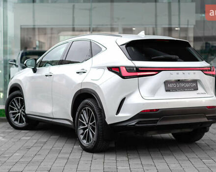 Белый Лексус НХ, объемом двигателя 2.49 л и пробегом 60 тыс. км за 57931 $, фото 1 на Automoto.ua