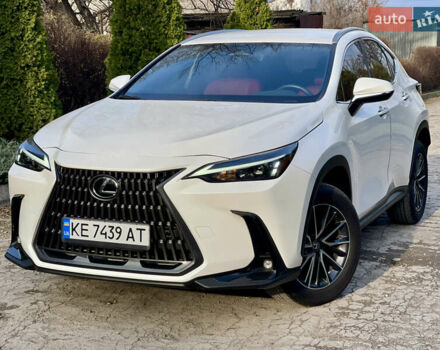 Белый Лексус НХ, объемом двигателя 2.49 л и пробегом 14 тыс. км за 39500 $, фото 1 на Automoto.ua
