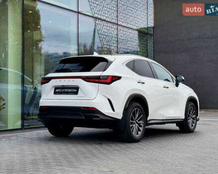 Білий Лексус НХ, об'ємом двигуна 2.49 л та пробігом 6 тис. км за 61300 $, фото 4 на Automoto.ua