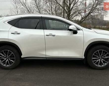 Белый Лексус НХ, объемом двигателя 2.49 л и пробегом 54 тыс. км за 56000 $, фото 2 на Automoto.ua