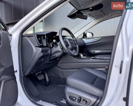 Білий Лексус НХ, об'ємом двигуна 2.49 л та пробігом 6 тис. км за 61300 $, фото 8 на Automoto.ua