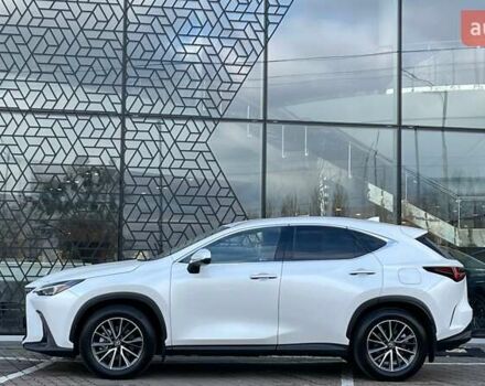Белый Лексус НХ, объемом двигателя 2.49 л и пробегом 17 тыс. км за 58319 $, фото 2 на Automoto.ua