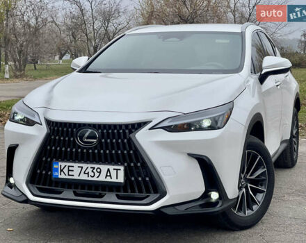 Білий Лексус НХ, об'ємом двигуна 2.49 л та пробігом 14 тис. км за 39900 $, фото 1 на Automoto.ua