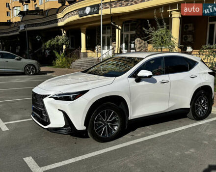 Белый Лексус НХ, объемом двигателя 2.49 л и пробегом 8 тыс. км за 68700 $, фото 2 на Automoto.ua