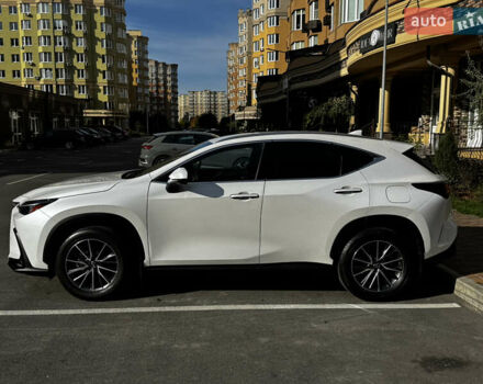 Белый Лексус НХ, объемом двигателя 2.49 л и пробегом 8 тыс. км за 68700 $, фото 3 на Automoto.ua