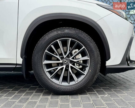 Білий Лексус НХ, об'ємом двигуна 2.49 л та пробігом 6 тис. км за 61300 $, фото 35 на Automoto.ua