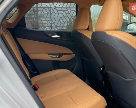 Белый Лексус НХ, объемом двигателя 2.49 л и пробегом 17 тыс. км за 58319 $, фото 6 на Automoto.ua