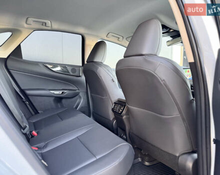 Білий Лексус НХ, об'ємом двигуна 2.49 л та пробігом 6 тис. км за 61300 $, фото 13 на Automoto.ua