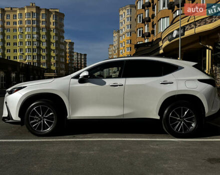 Белый Лексус НХ, объемом двигателя 2.49 л и пробегом 8 тыс. км за 68700 $, фото 4 на Automoto.ua