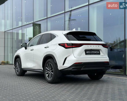 Білий Лексус НХ, об'ємом двигуна 2.49 л та пробігом 6 тис. км за 61300 $, фото 2 на Automoto.ua