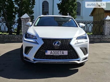 Белый Лексус НХ, объемом двигателя 2 л и пробегом 69 тыс. км за 21500 $, фото 1 на Automoto.ua