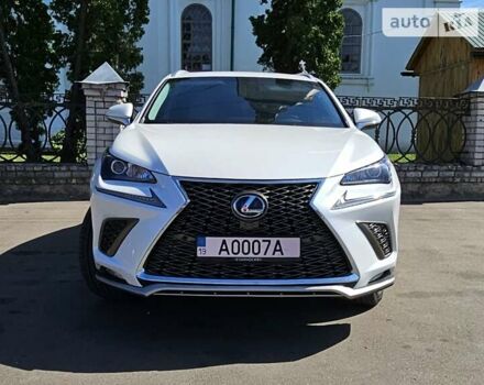 Белый Лексус НХ, объемом двигателя 2 л и пробегом 69 тыс. км за 21500 $, фото 1 на Automoto.ua