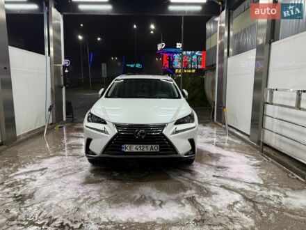 Белый Лексус НХ, объемом двигателя 2 л и пробегом 93 тыс. км за 23000 $, фото 1 на Automoto.ua