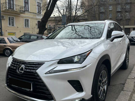 Белый Лексус НХ, объемом двигателя 2 л и пробегом 56 тыс. км за 34999 $, фото 1 на Automoto.ua