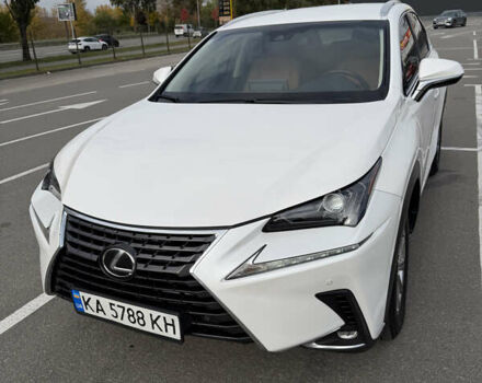 Белый Лексус НХ, объемом двигателя 2 л и пробегом 98 тыс. км за 27500 $, фото 1 на Automoto.ua