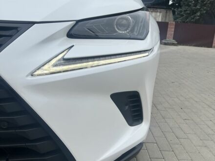 Белый Лексус НХ, объемом двигателя 2 л и пробегом 70 тыс. км за 29000 $, фото 1 на Automoto.ua