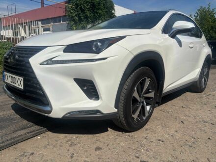 Білий Лексус НХ, об'ємом двигуна 2 л та пробігом 60 тис. км за 32000 $, фото 1 на Automoto.ua