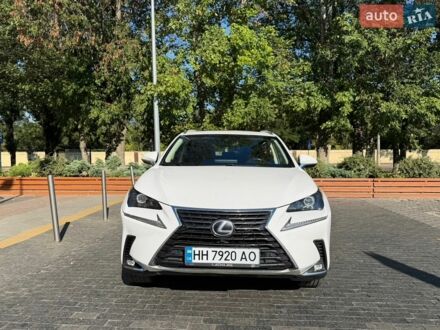 Білий Лексус НХ, об'ємом двигуна 2.5 л та пробігом 171 тис. км за 25000 $, фото 1 на Automoto.ua