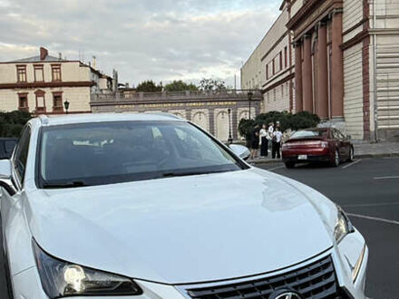 Белый Лексус НХ, объемом двигателя 1.99 л и пробегом 66 тыс. км за 32000 $, фото 1 на Automoto.ua