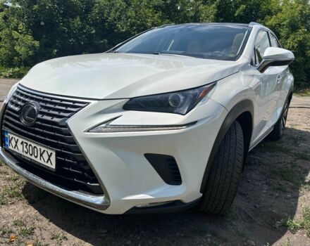 Білий Лексус НХ, об'ємом двигуна 2 л та пробігом 60 тис. км за 30105 $, фото 1 на Automoto.ua