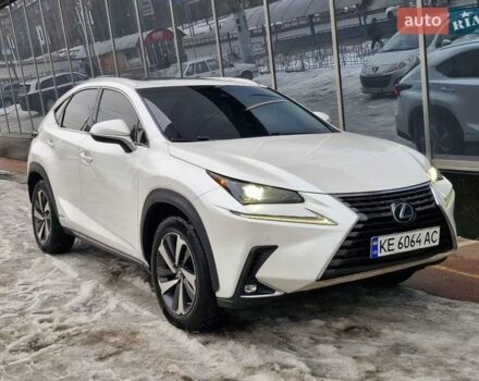 Белый Лексус НХ, объемом двигателя 2.5 л и пробегом 105 тыс. км за 29999 $, фото 1 на Automoto.ua