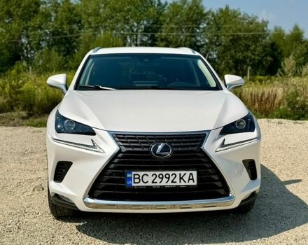Білий Лексус НХ, об'ємом двигуна 2.49 л та пробігом 83 тис. км за 33500 $, фото 1 на Automoto.ua