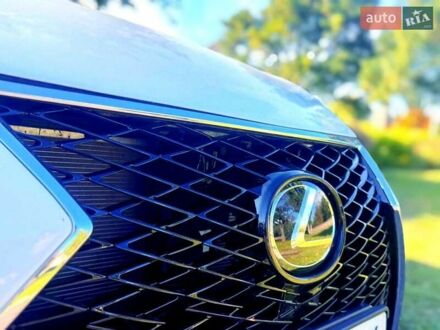 Білий Лексус НХ, об'ємом двигуна 2 л та пробігом 100 тис. км за 33000 $, фото 1 на Automoto.ua