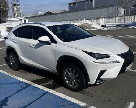 Белый Лексус НХ, объемом двигателя 2 л и пробегом 74 тыс. км за 27500 $, фото 1 на Automoto.ua