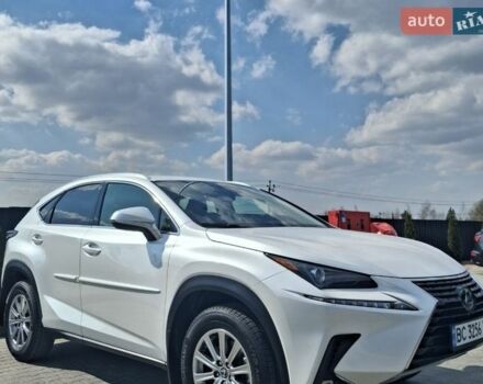 Белый Лексус НХ, объемом двигателя 2 л и пробегом 99 тыс. км за 28490 $, фото 1 на Automoto.ua
