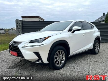 Белый Лексус НХ, объемом двигателя 2 л и пробегом 70 тыс. км за 28500 $, фото 1 на Automoto.ua