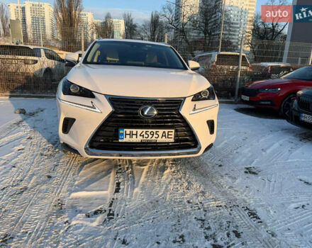 Белый Лексус НХ, объемом двигателя 2.49 л и пробегом 51 тыс. км за 35000 $, фото 1 на Automoto.ua