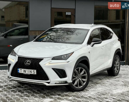 Белый Лексус НХ, объемом двигателя 2 л и пробегом 51 тыс. км за 25900 $, фото 1 на Automoto.ua
