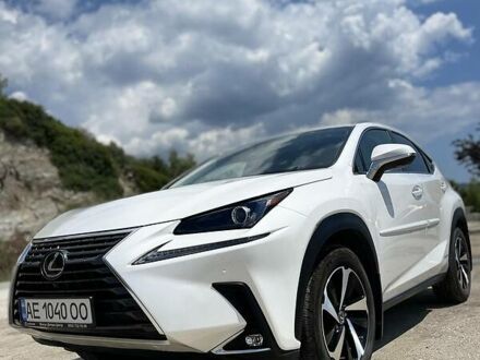 Белый Лексус НХ, объемом двигателя 2.5 л и пробегом 74 тыс. км за 43500 $, фото 1 на Automoto.ua