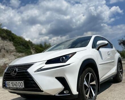 Белый Лексус НХ, объемом двигателя 2.5 л и пробегом 74 тыс. км за 43500 $, фото 1 на Automoto.ua