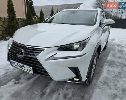 Белый Лексус НХ, объемом двигателя 2 л и пробегом 26 тыс. км за 25500 $, фото 1 на Automoto.ua